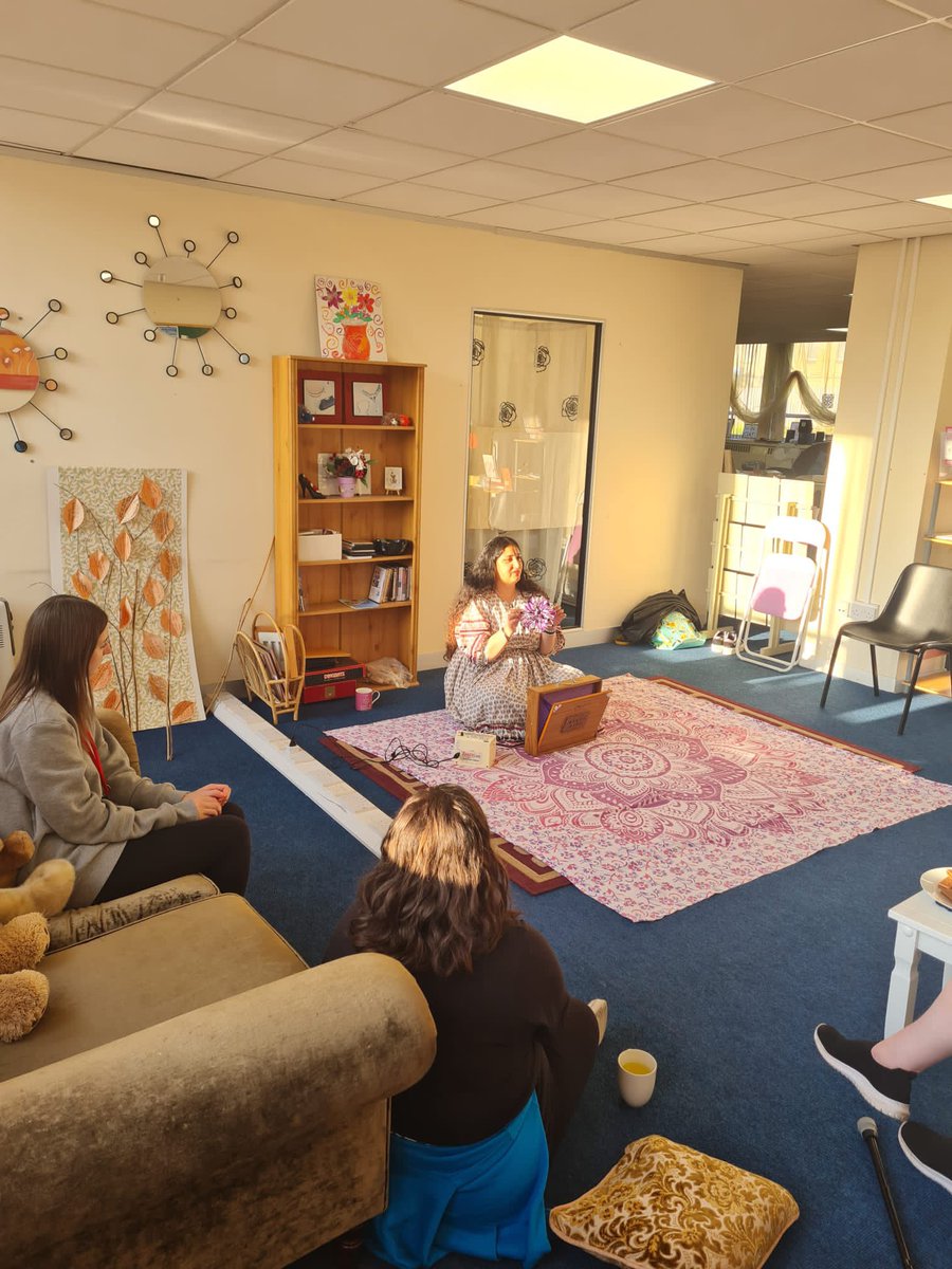 satnamvocalist's tweet photo. Enjoyed hosting the Speak Our Music session this evening at Women Centre in Dewsbury 🪷🎶

I’ll be back again on 26th September for a special session to discuss the experiences of women of colour in the music industry. 
More details to follow 👀

@HootMusic @musicinkirklees https://t.co/XhV8gwSWna