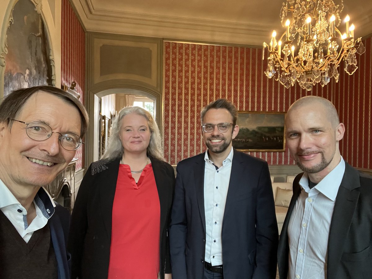 Faszinierende Gespräche über KI mit drei der führenden Experten aus Deutschland: @nettwerkerin Prof. Katharina Zweig, Christopher Kränzler ⁦@lengooTweets⁩, Jonas Andrulis #AlephAlpha. Auch im Vergleich zu ChatGPT hat Deutschland einiges zu bieten. KI mit Transparenz…