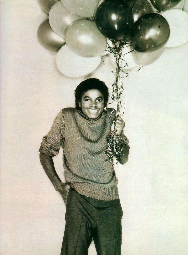 Happy birthday Michael Jackson!! I made this mix 13 years ago!!! You can listen to it here…

dropbox.com/s/fyim7gwgfuag…