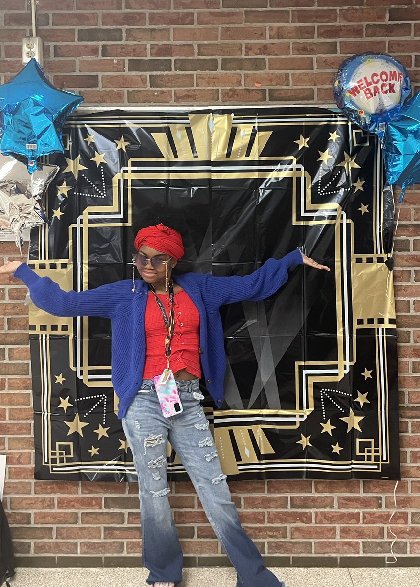villak_villa's tweet photo. When you find out that your big kiddos love the red carpet just as much as your little kiddos! Such a fun first day at WWIA! #GreatFuturesStartRightHere #WWIAPride #firstdayjoy #vip https://t.co/9qB7uCCuj2
