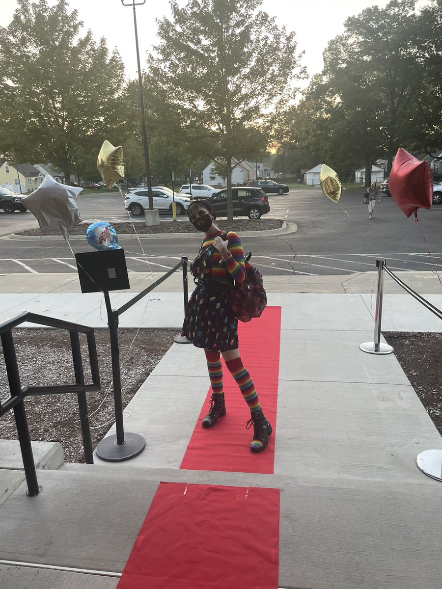 When you find out that your big kiddos love the red carpet just as much as your little kiddos! Such a fun first day at WWIA! #GreatFuturesStartRightHere #WWIAPride #firstdayjoy #vip