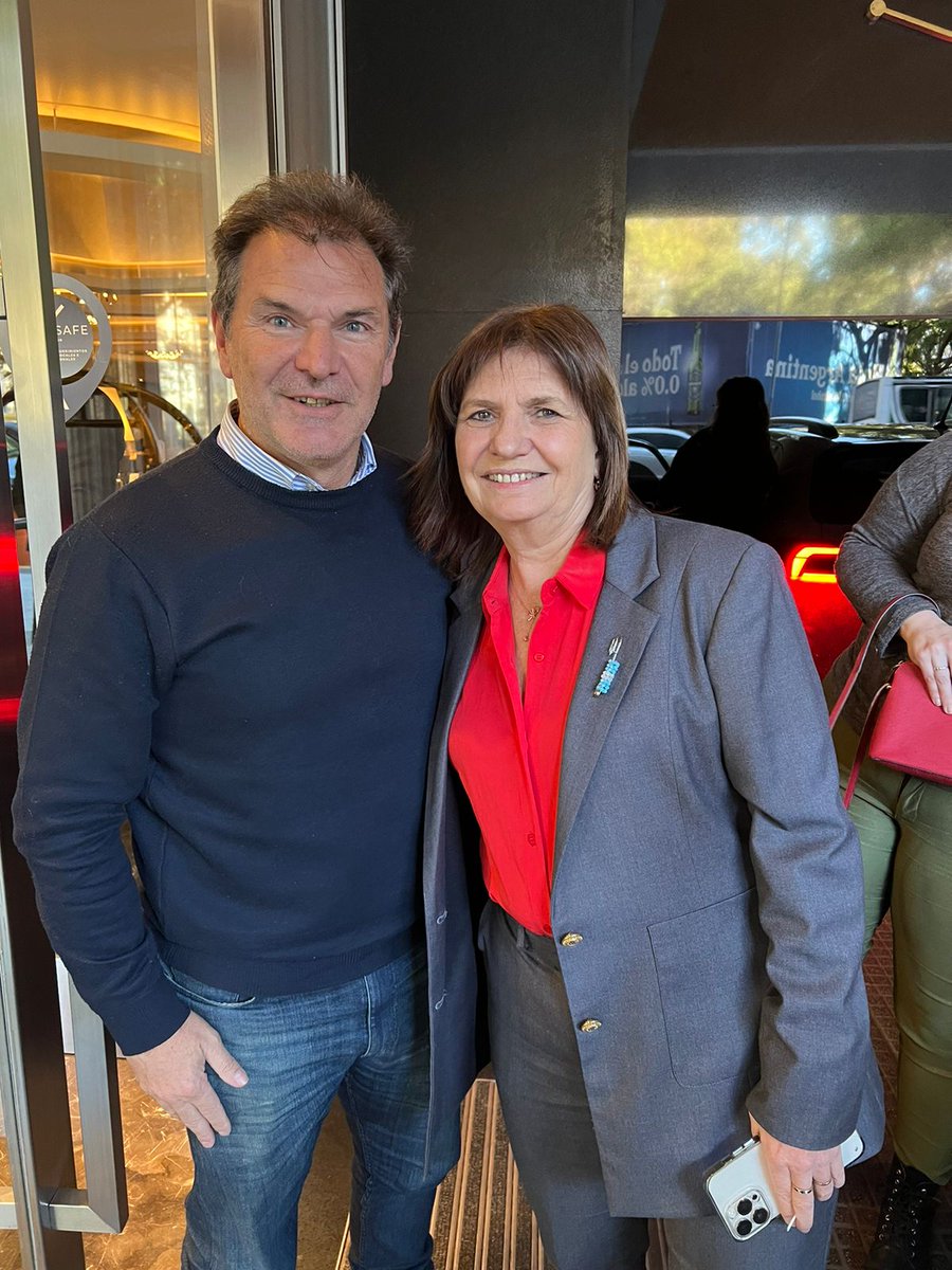 JBeeSellares's tweet photo. Juntos por el Cambio es la única fuerza que puede liderar un cambio con orden y racionalidad en Argentina. Con @PatoBullrich  vamos a llevarlo adelante https://t.co/X8MV1by3BO