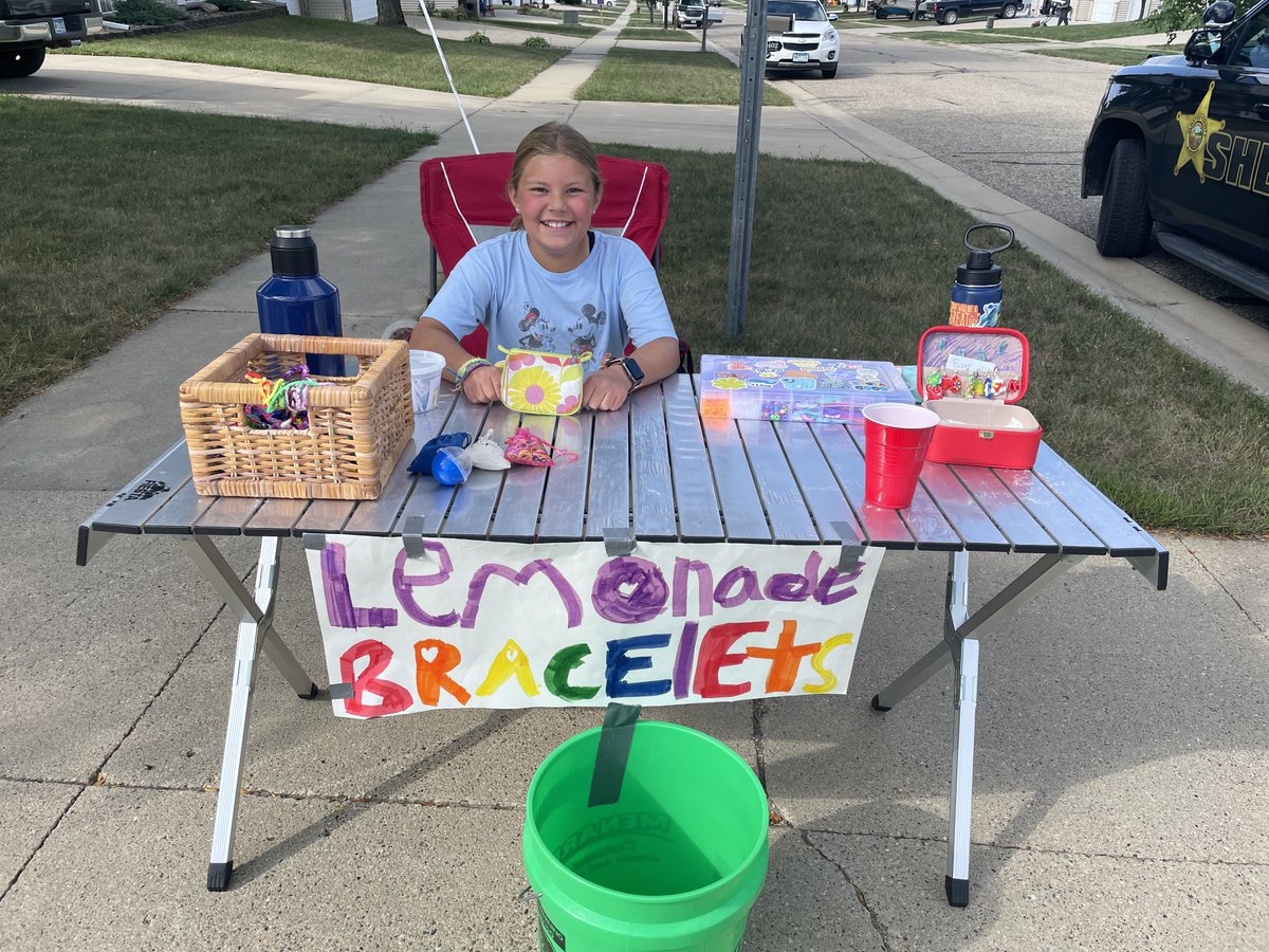 OlmstedSheriff's tweet photo. This past weekend, right before school kicked off in #ByronMN, Corporal Pagel was lucky to find this nice, polite young lady selling bracelets and ice-cold lemonade! What a great treat!
#Community
#ServeAndProtect
#OlmstedCounty https://t.co/wnnlLIPAu1