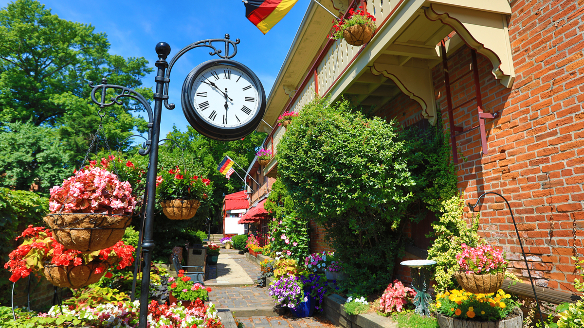 Feel like you're traveling to #Bavaria when you visit the charming #GermanVillage & Brewery District, just south of #DowntownColumbus. This picturesque neighborhood offers lush parks, delectable restaurants, and unique shopping experiences. Learn more: bit.ly/3shNjrj