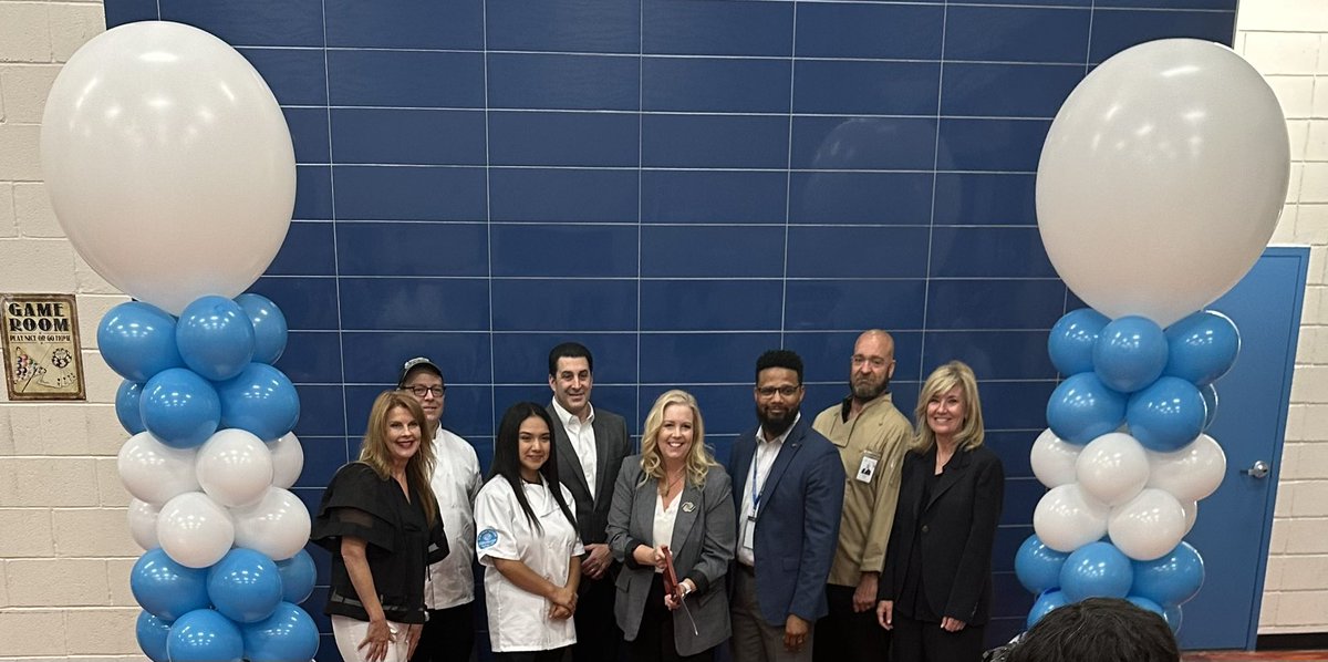 TBrownEducator's tweet photo. Thank you to the Boys &amp; Girls Clubs of Greater Tarrant Co. for providing excellent opportunities to @FortWorthISD students!! Congratulations on your new state-of-the-art kitchen! Team, meet South Hills Senior, Desteny!🤩 Culinary Arts is her jam! @dbarlow @marcushicks2 @amramsey https://t.co/AZbhfUMICl