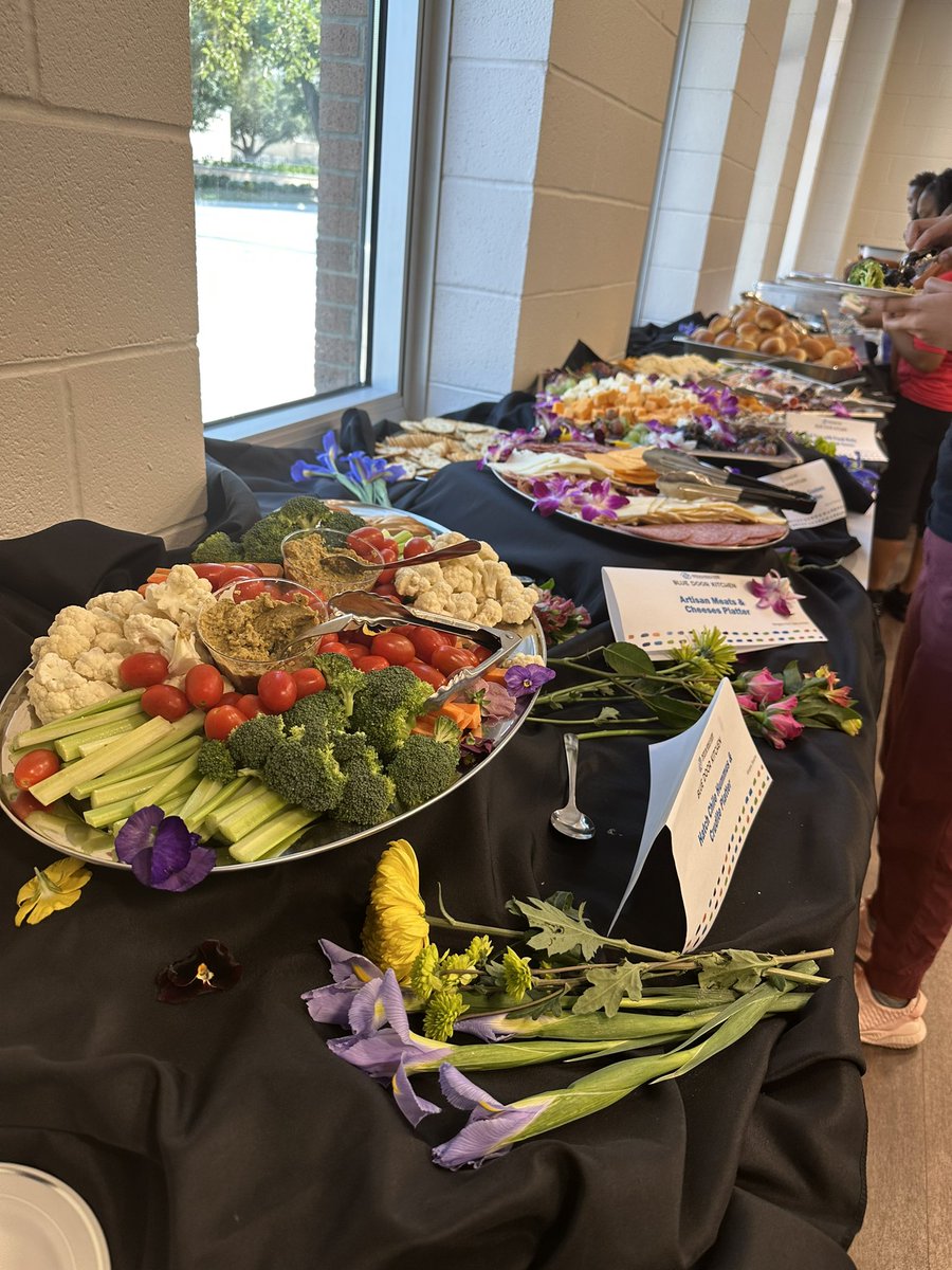 TBrownEducator's tweet photo. Thank you to the Boys &amp; Girls Clubs of Greater Tarrant Co. for providing excellent opportunities to @FortWorthISD students!! Congratulations on your new state-of-the-art kitchen! Team, meet South Hills Senior, Desteny!🤩 Culinary Arts is her jam! @dbarlow @marcushicks2 @amramsey https://t.co/AZbhfUMICl