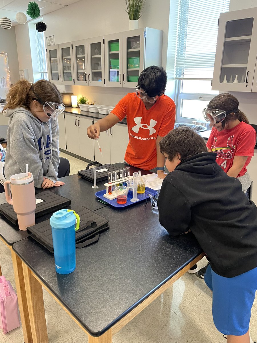 MannerClass's tweet image. First lab of the year so we can practice our lab safety expectations, working as a team, following directions, and cleaning up. Great job to everyone! @WSMSwolves #WeAreWentzville