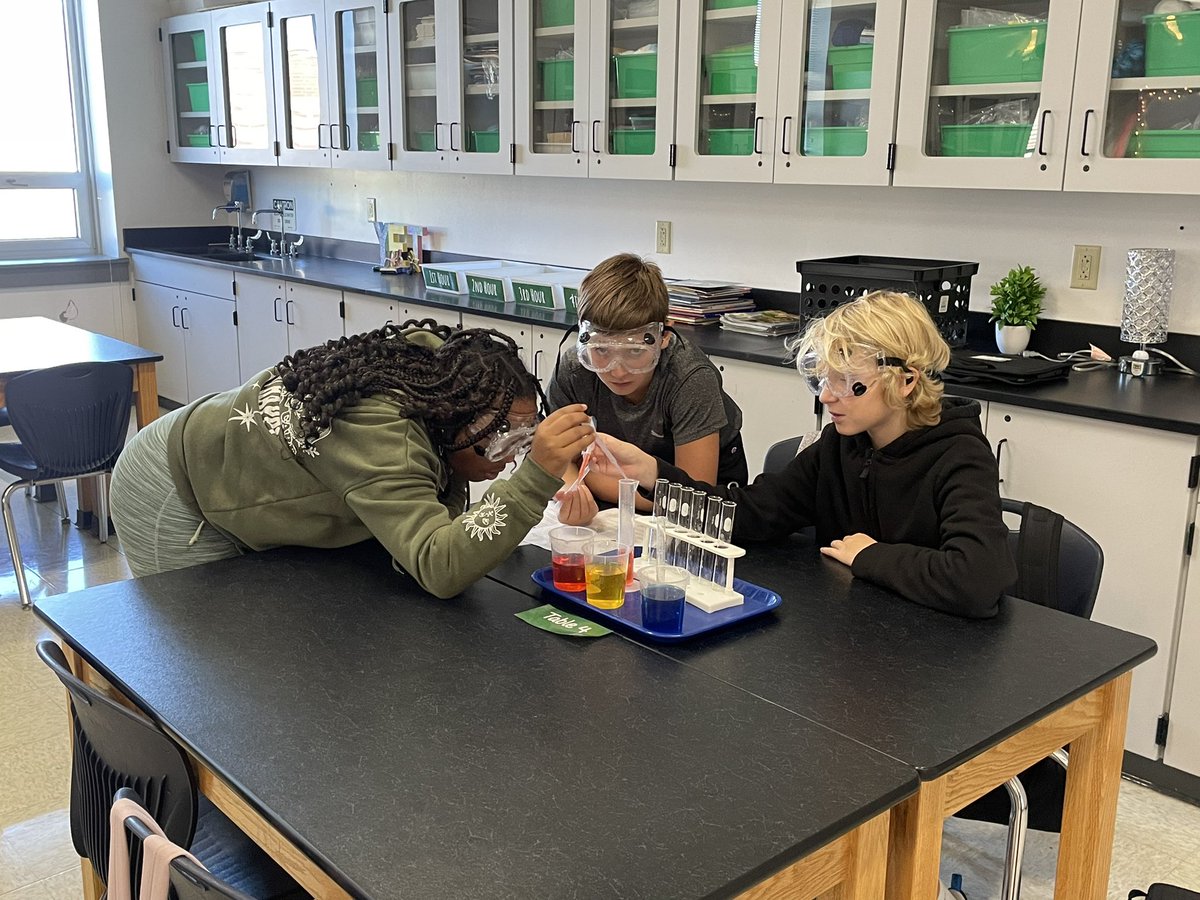 MannerClass's tweet image. First lab of the year so we can practice our lab safety expectations, working as a team, following directions, and cleaning up. Great job to everyone! @WSMSwolves #WeAreWentzville