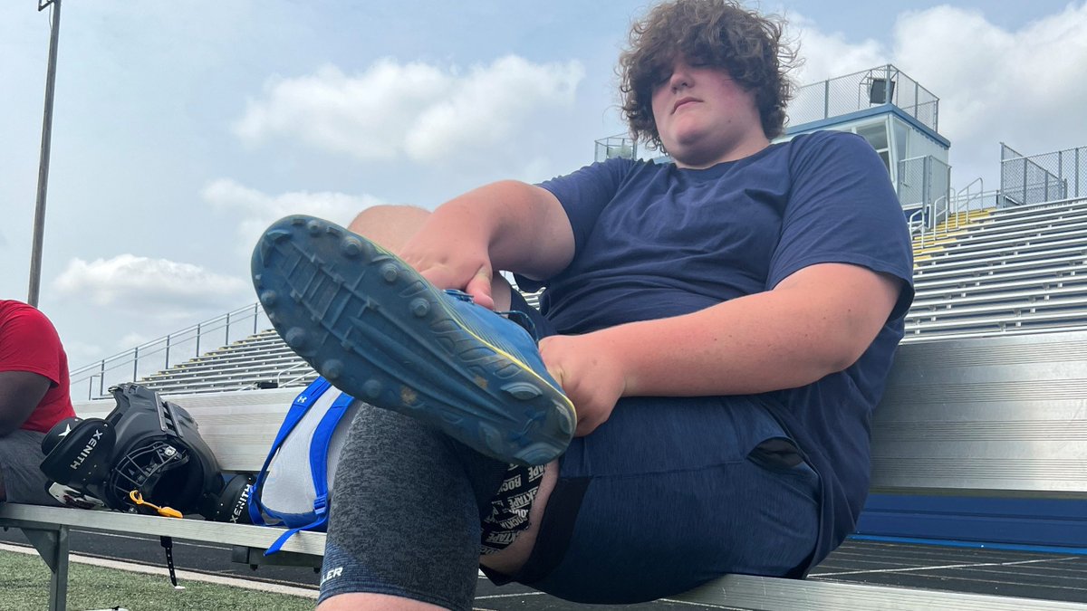 Hometownlife's tweet photo. A million readers, two shoe companies and Uncle Shaq: How teen finally got shoes for size 23 feet https://t.co/qzmyhAa89E https://t.co/uzaklCpu8r