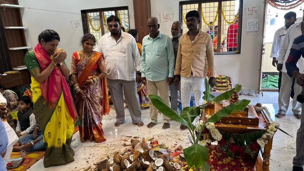 KataSudha's tweet photo. Sangareddy District Mahila Congress President &amp; Ameenpur Municipality 15th ward Councillor Kata SudhaSrinivas Goud Participated in House Warming Ceremony of venkatachary in Kahjipally and Raj kumar house in Krishnareddypet
#katasudhasrinivasgoud
#patancheru_constituency https://t.co/Hosb3velwh