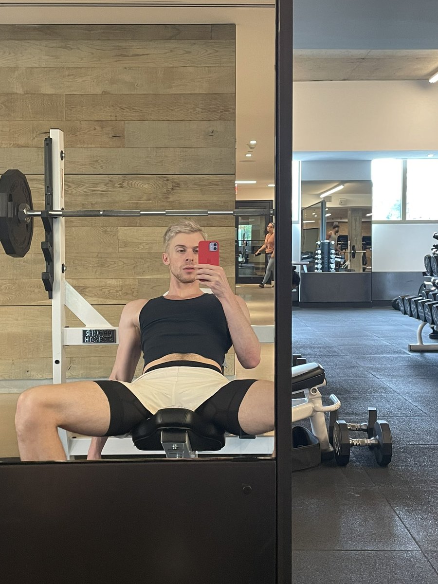 AaronSMichaels's tweet photo. Trying to find some cardio to do later

#fit #blonde #boy #cut #bulge #muscle #gay #shoulders #arms https://t.co/cOkhEJVITT