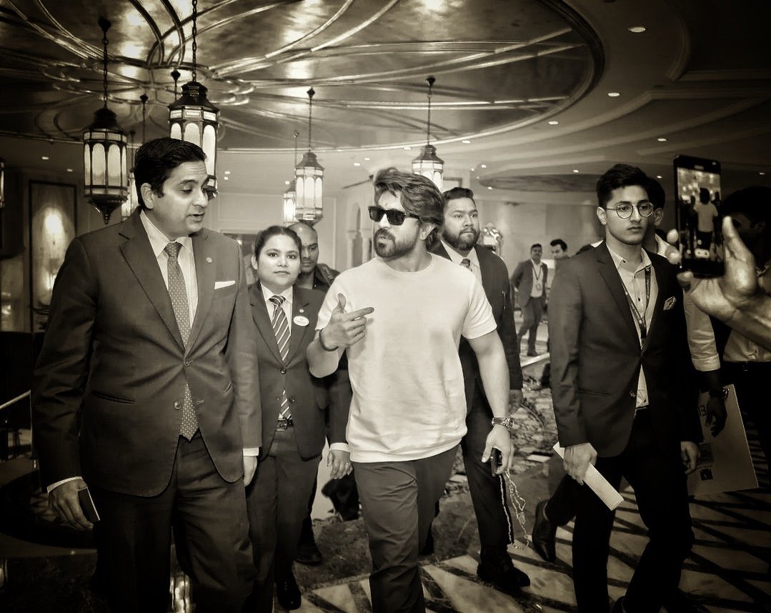 ThinkPosters's tweet photo. Global Star✨ @AlwaysRamCharan 👑 has been nominated for RRR, Also SRK &amp; Others in the Bollywood Actor category for 🇺🇲Pop Golden Awards 2023, LA USA.

🔥🔥🔥🔥RANGE MATTERS 🔥🔥🔥🔥

ఎవడైనా ఉన్నాడా దరిదాపుల్లో...🤙🏼🤙🏼🤙🏼🤙🏼

#GlobalStarRamCharan 🕺🦁 https://t.co/qvdBpZVpZn
