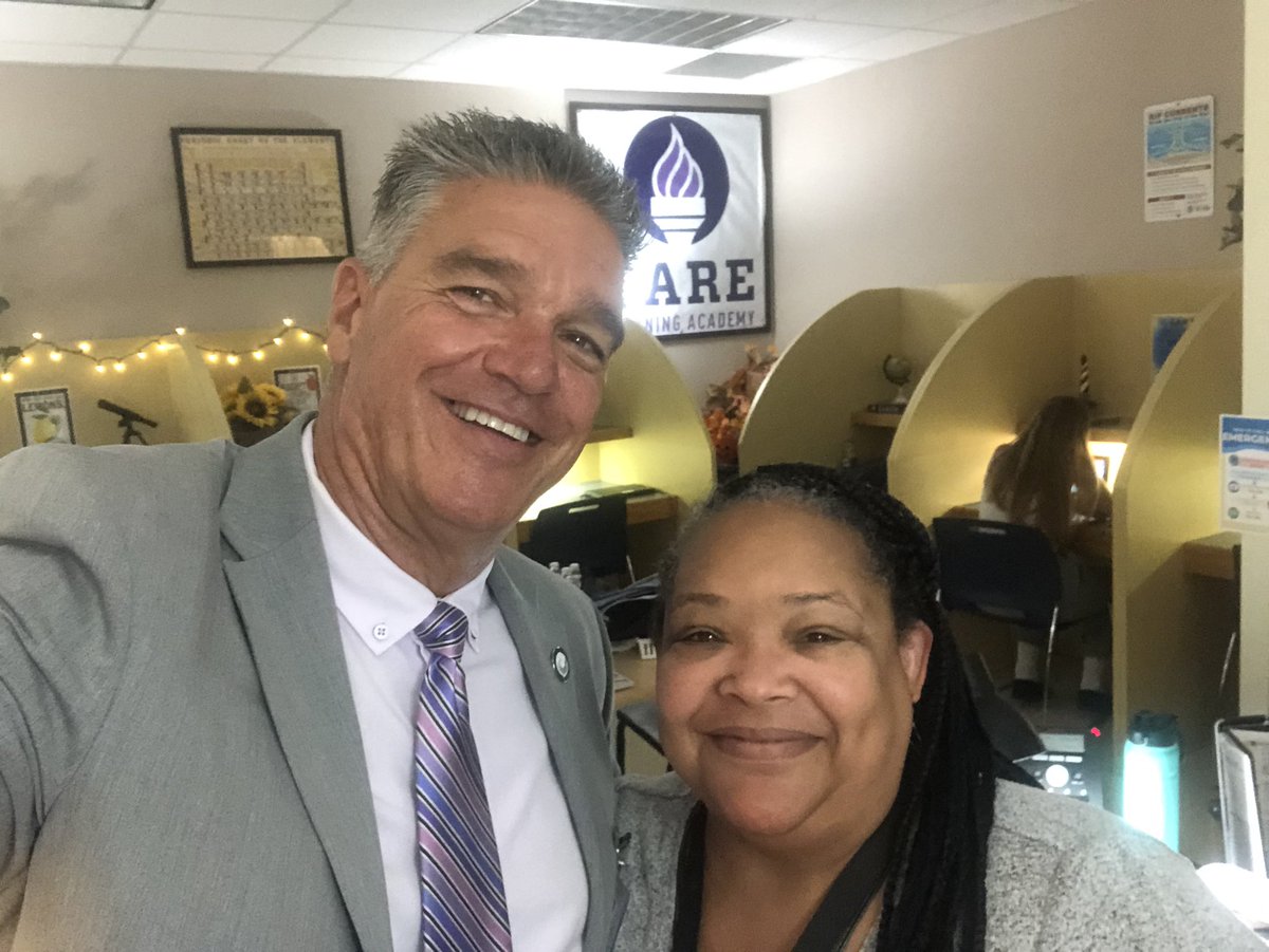 Steve_Basnight's tweet photo. My last visit was in the Dare Learning Academy in First Flight High School. Ms. Murray said her students are completing their assignments & already ahead of schedule. Will visit the Manteo High School DLA site tomorrow.
@Daretolearn_DCS
#DareToLearn
#targetedpurposefulspecific https://t.co/nw0JKabBIj