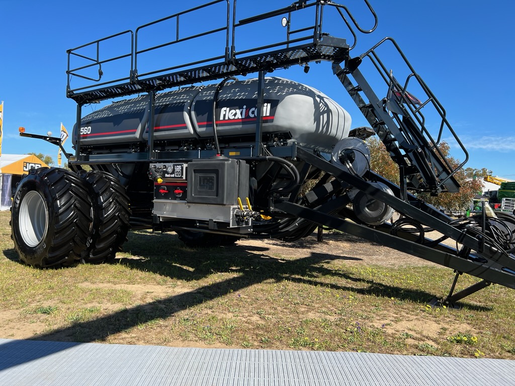 Liquid Kits everywhere, go check them out!
@DowerinFieldDay 
• Meet Nicol AFGRI Site 199
• McIntosh & Son Site 184 Morris Cart
• Boekeman Site: 221 Flexi-Coil Cart
• Burando Hill Site: 217 Boss Cart
#dowerinfieldays #liquidsinfurrow #onepass #rowtorowaccuracy #targetinputs