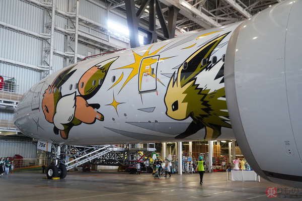 pikachu_pcn's tweet photo. ANAの新「ポケモン飛行機」公開！ 「いままでにはない斬新さ」をもつポケモン機…その全貌とは？ | 乗りものニュース https://t.co/r6YpaANj8p https://t.co/MPIlVBbkKv