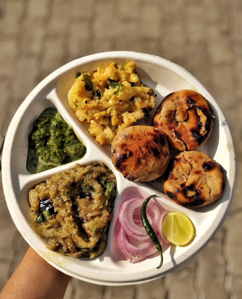 AtikantKumar2's tweet photo. When in Bihar, you gotta try Litti Chokha.
If you are wondering how many calories would that be?  So let me also tell you that per litti has 118 calories.
#litti_chokha #Bihar https://t.co/wwQU2mwX3e