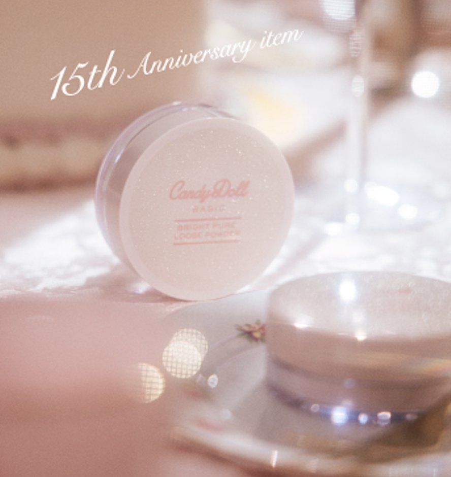 フィルター級の肌補正が叶う、うるツヤドール肌パウダー✨

CandyDollの15周年限定パウダーはキラッキラの多色ラメやパールが入ってるから、毛穴の凹凸や肌のアラを補正してツヤ肌に仕上げてくれるんだって🥹ワントーンお顔を明るく見せてくれるトーンアップピンクで、まるでドールみたいなお肌に🤍 https://t.co/QqsTAKs5nh
