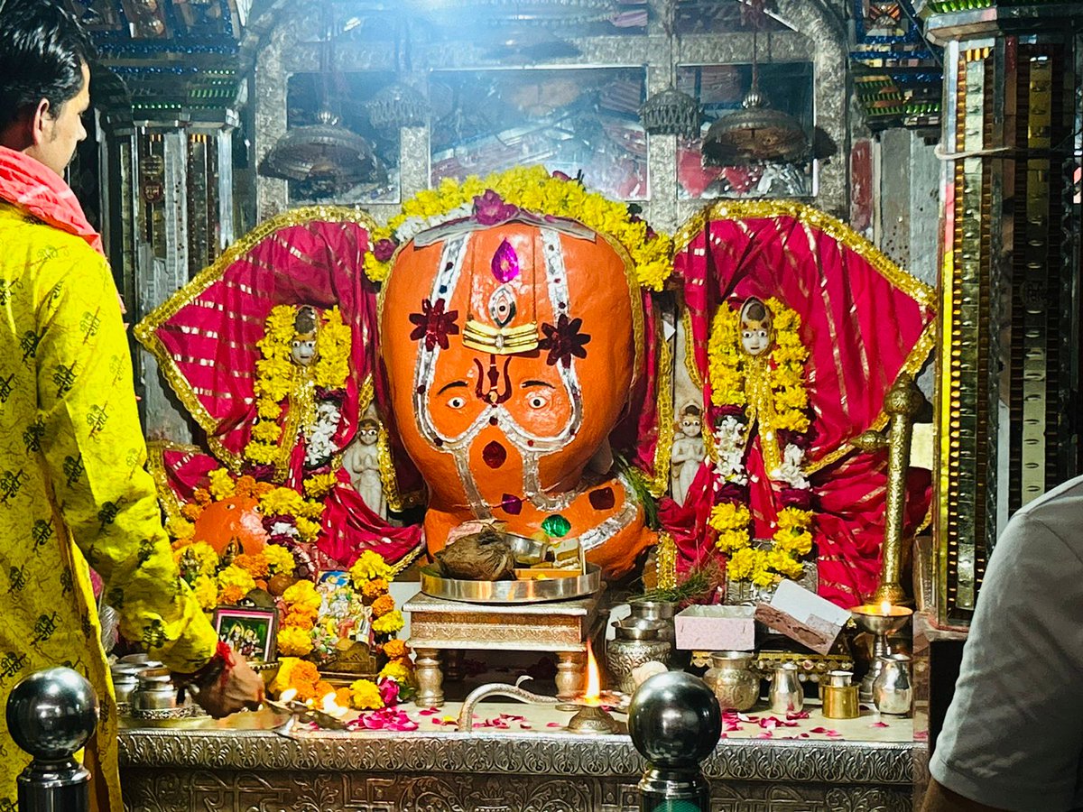 🏵️🌹🪷आज बुधवार गणेश का बार है इसलिए आज सुबह सुबह सवाई माधोपुर त्रिनेत्र गणेश जी भगवान के अलौकिक दर्शन करते हुए।🌹🪷🌼🏵️🌹
ॐ गणेशाय नमः।
जय हो गणेश जी 💐🌼🏵️🌹🪷👏👏👏