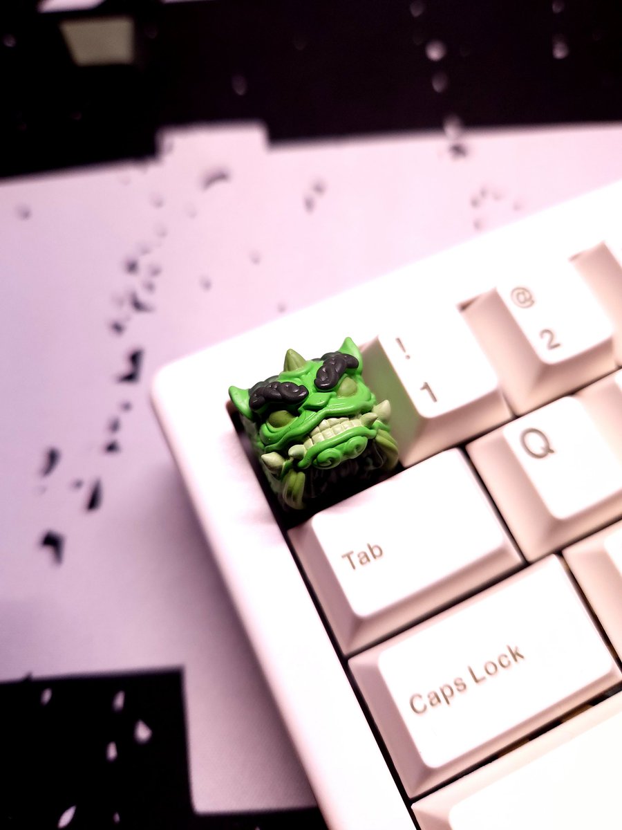 Green Ogre is very angry! 🤢 
#artisankeycap #art #miniatures