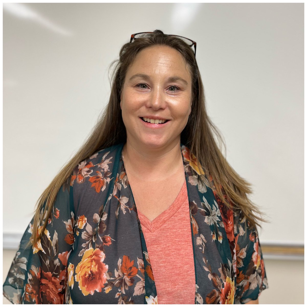 MsMalawski's tweet photo. MEET THE TEAM!⭐️ 
Ms. Jen is a new hire to @RCSD_No81 &amp; we are so EXCITED!! Today she said “I’m looking forward to a fresh new year working with the Catholic Division. I am excited to meet all the children &amp; to get to know all the staff throughout the year!” @CatherineRCSD 🙏🤟🏼 https://t.co/mACU7lODtr
