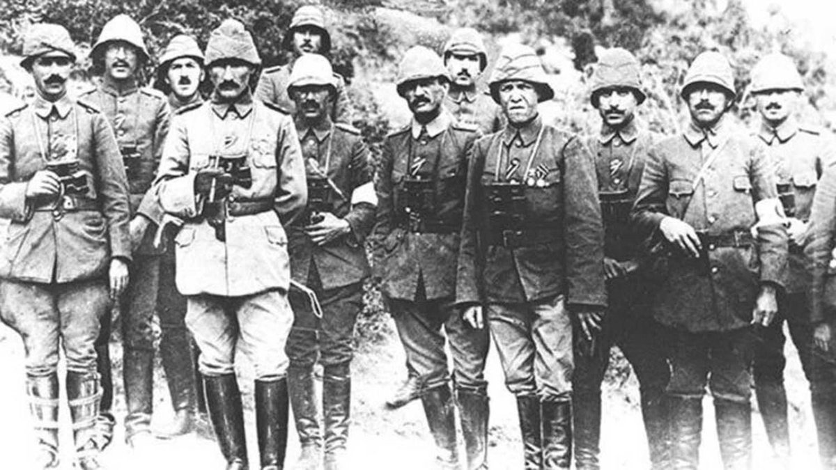 Bu gün vâsıl olduğumuz netice, asırlardan beri çekilen milli musibetlerin intibahı ve bu aziz vatanın, her köşesini sulayan kanların bedelidir.
Bu neticeyi, 
Türk gençliğine emanet ediyorum. (Nutuk)

Mustafa Kemal ATATÜRK.
.
.
#30ağustoszaferbayramıkutluolsun