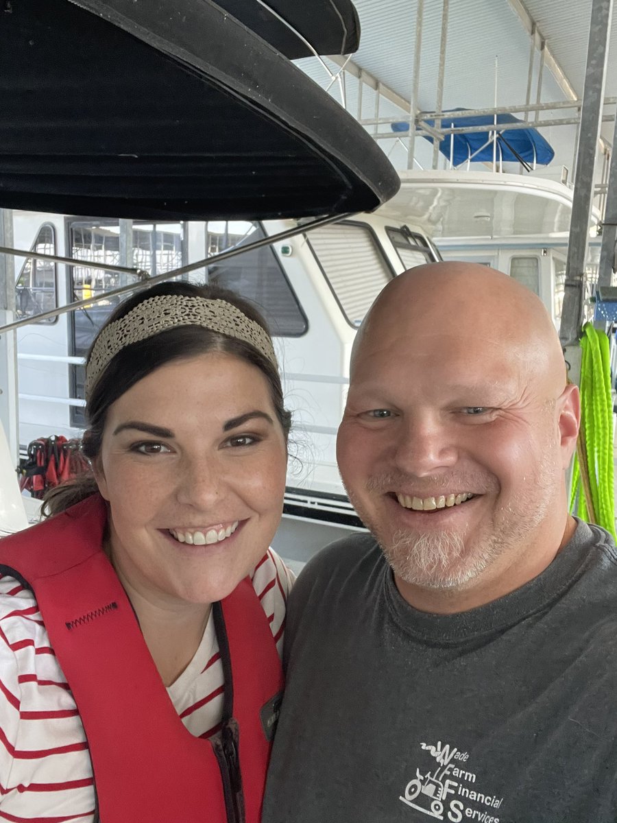 haleyburchett7's tweet photo. Owen, Millie and I decided to take a little kayak ride after school. Can’t believe hubs convinced me to come to the lake on a school night. Kayaking vs Takacat—competed pretty well for a pregnant woman 😘 #kayaking #takacat #lakelife #schoolnight #yachtknowbetter #22weekspregnant https://t.co/MmlaOGfoSv