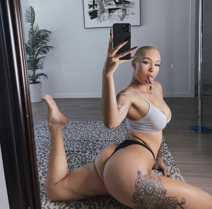 kiss my ass https://t.co/sRKXY4Y3vU