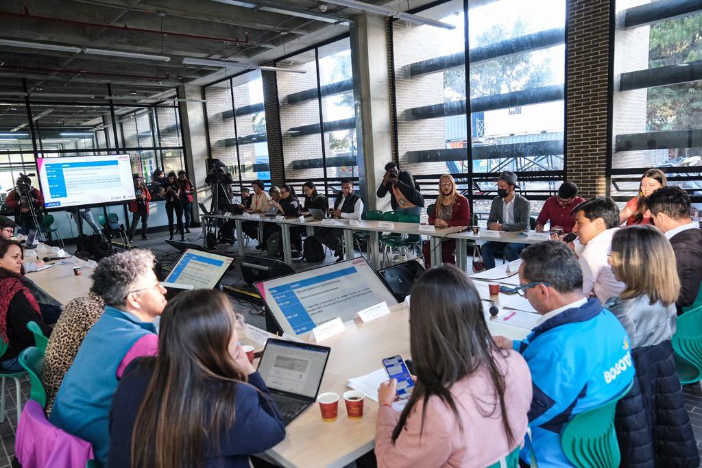 HernanLopezAyal's tweet photo. Segundo Consejo Distrital Consultivo LGBTI 2023 @Alcaldiakennedy Convivencia, Cultura Ciudadana e Inclusión, escuchando y dialogando con los consejeros, seguimiento a  compromisos de las entidades fortalecimiento de la Política Pública en  @Bogota @BtaSocial @SeguridadBOG https://t.co/2J3F7ckHv4