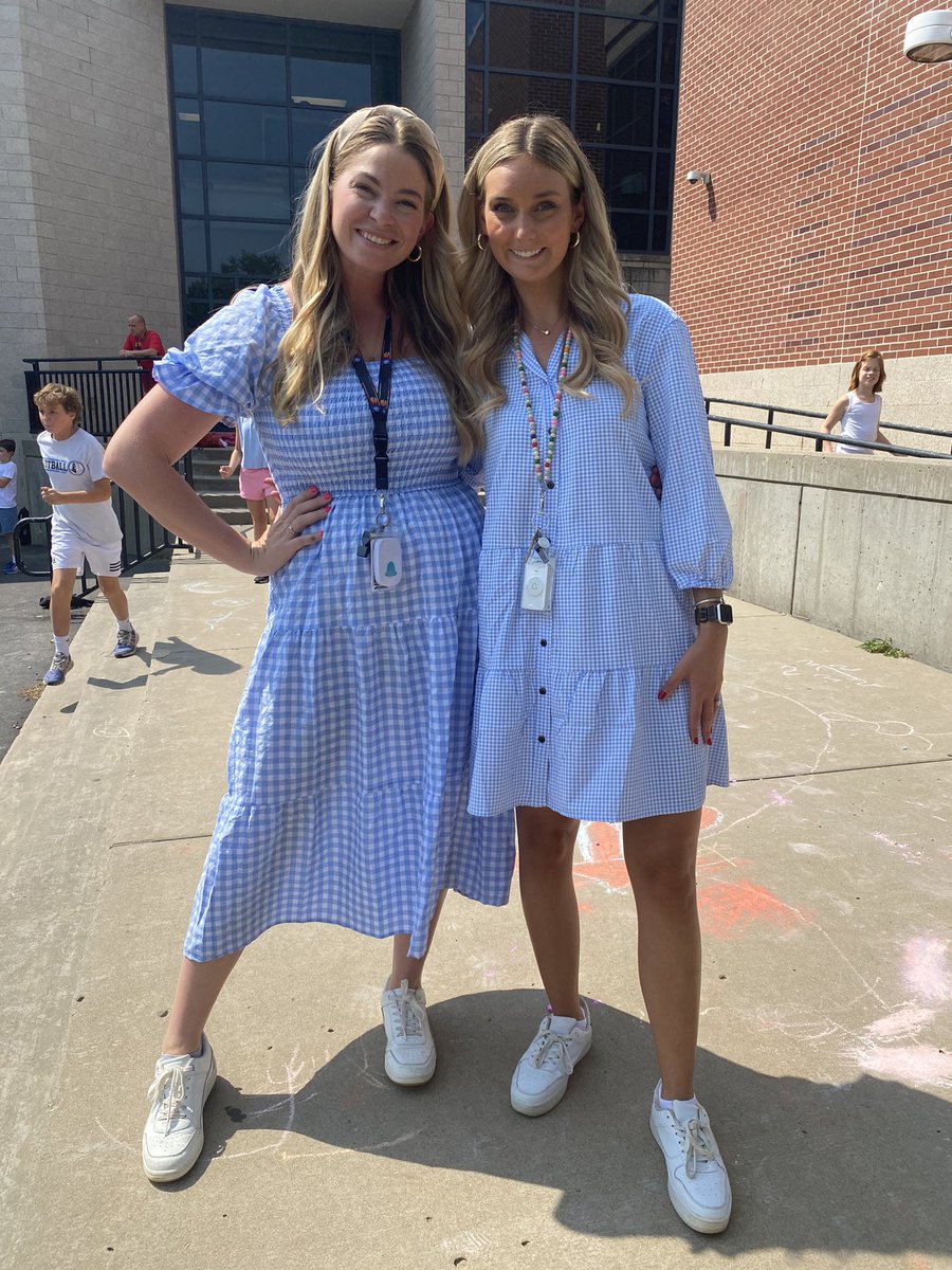 MissPfeifauf's tweet photo. Twinning is winning in 6th grade 💙 @WelshPaige https://t.co/zQNSrQwFrs