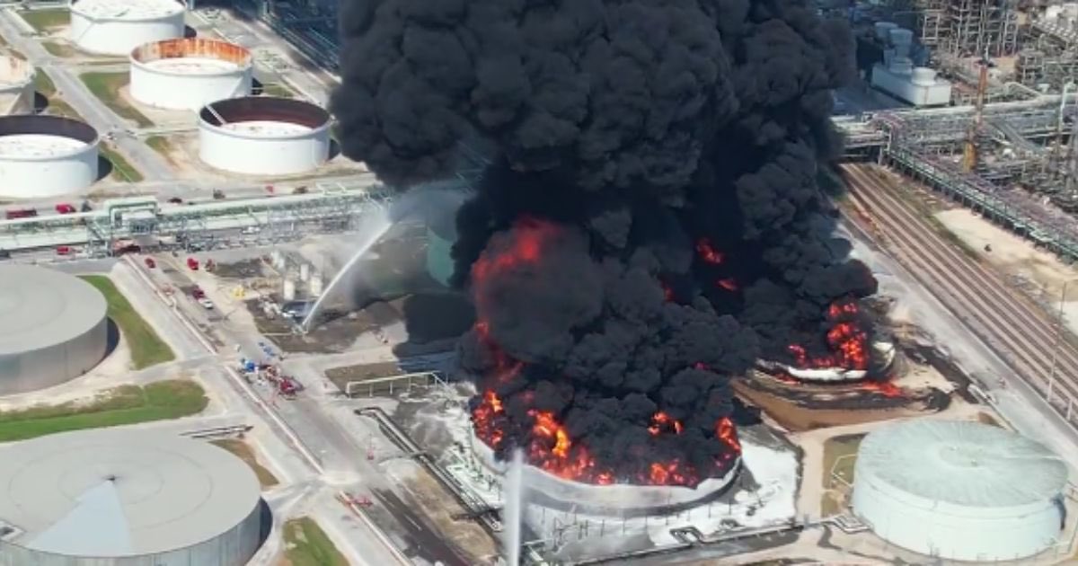 dmills3710's tweet image. #AnotherFire 

Louisiana: Huge Fire Shuts Down One of the Largest Oil Refineries in the US - Gas Expert Warns of 'Far-Reaching Impact'

westernjournal.com/huge-fire-shut…