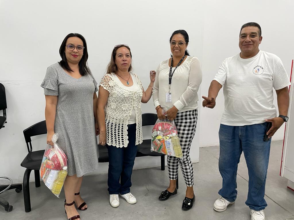 Sindicato_SUMAD's tweet photo. En apoyo a las necesidades básicas del trabajador sindicalizado entrega paquetes alimentarios y mochilas para los pequeños estudiantes, formando una cadena de bienestar. Para una estabilidad laborar y un futuro seguro.
#SUMAD https://t.co/0bntfb5k6B