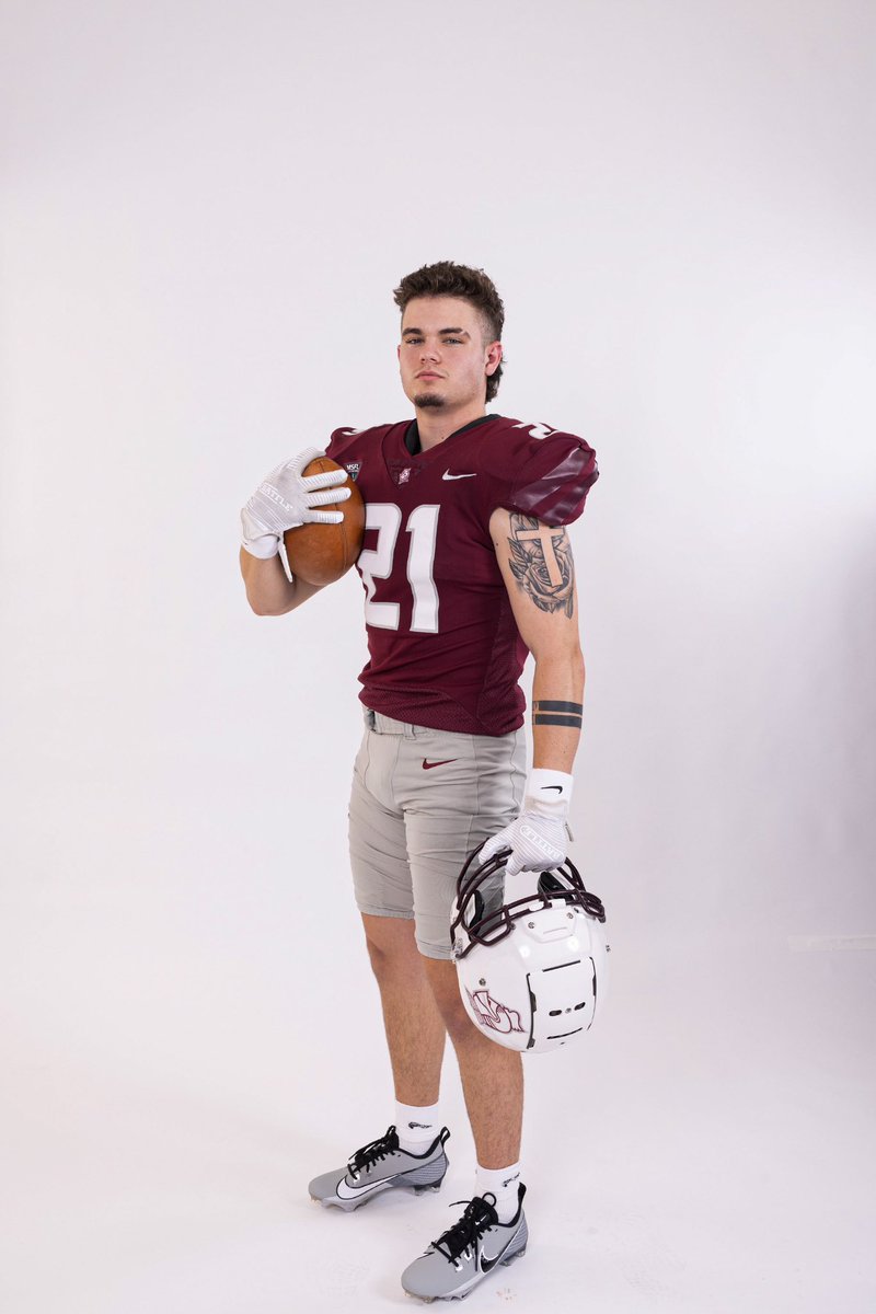 CrossLicht's tweet photo. Let’s get ‘em goin⚔️#AGTG  @CoachWheatley1 @Coach_Perry1 @CoachHDavisFB @BUKnightsFB https://t.co/CMeKpeHwNI