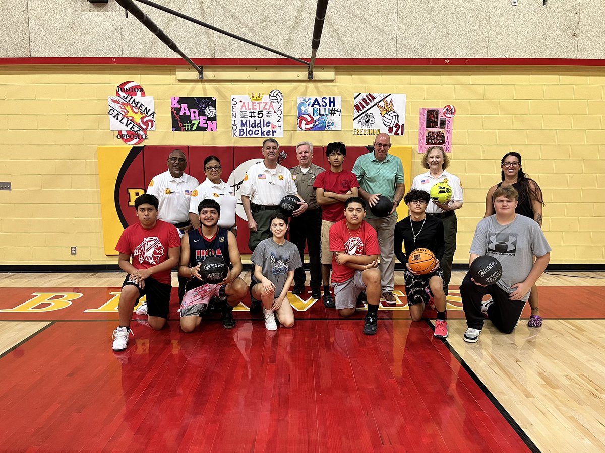 The Barstow Sheriff’s Station, Citizens on Patrol, donated numerous 🏀 and ⚽️ to Baker Valley High School and Elementary. This equipment will be used for a variety of purposes, one of them being physical education.