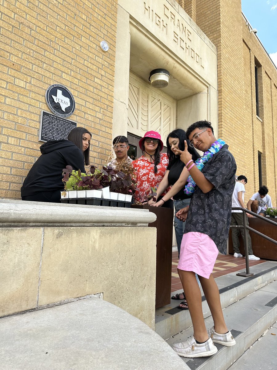 Hector Limon Jr. (@hlimonmed) on Twitter photo Beautiful afternoon at Crane HS! Shout out to <a href="/JoleeSeabourn/">Jolee Seabourn</a> and our Floral Design CTE students for sprucing up the front entrance!!! We love it!!! <a href="/CraneHighSchool/">Crane High School</a> <a href="/CraneISD/">Crane ISD</a> <a href="/Crane_Cheer/">Crane Varsity Cheer</a> <a href="/cranebands/">Golden Cranes Bands</a> Beautiful afternoon at Crane HS! Shout out to <a href="/JoleeSeabourn/">Jolee Seabourn</a> and our Floral Design CTE students for sprucing up the front entrance!!! We love it!!! <a href="/CraneHighSchool/">Crane High School</a> <a href="/CraneISD/">Crane ISD</a> <a href="/Crane_Cheer/">Crane Varsity Cheer</a> <a href="/cranebands/">Golden Cranes Bands</a>