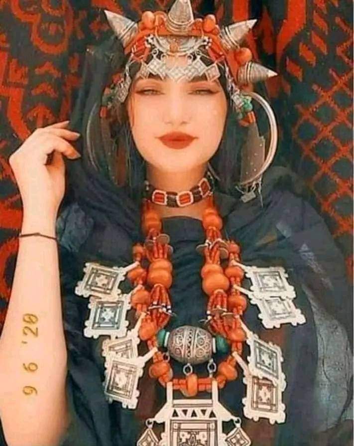 titrith_morocco's tweet photo. زي نساء قبائل ايت بعمران🇲🇦 وتاج إيسني👑🇲🇦🇲🇦❤ https://t.co/vzElZsOCOh