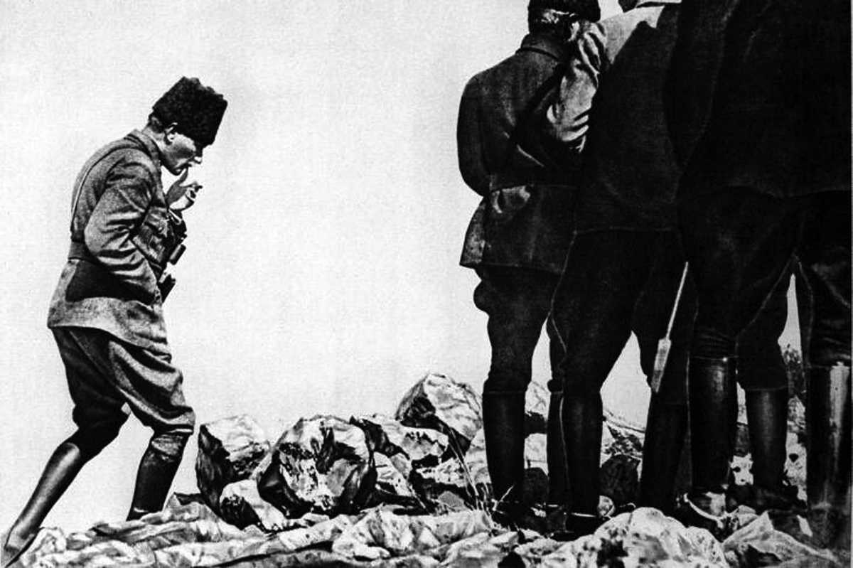 HomelanderPasha's tweet photo. Türk tarihinin en büyük zaferlerinden biri olan bu zaferi bize yaşatan ilk önce Atatürk'e sonra şehit ve gazi olan bütün isimsiz kahramanları rahmetle anıyorum https://t.co/TLriw9U5xw