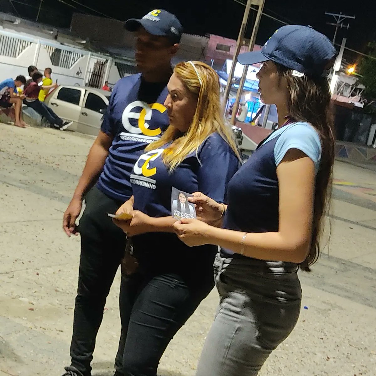 enciudadanoara's tweet photo. El momento es ahora ! Vamos unirnos hermanos para liberar nuestra nación que durante años a Sido prisionera de decidia y destrucción ! Es momento de todos ser uno por ti y por mi por Venezuela #UnidosSomosMejores 🇻🇪 #Aragua #Ocumare https://t.co/1bsDJ9jFIC