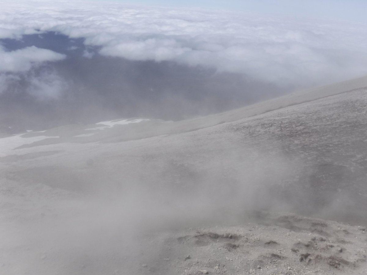 Mount St. Helens tweet media