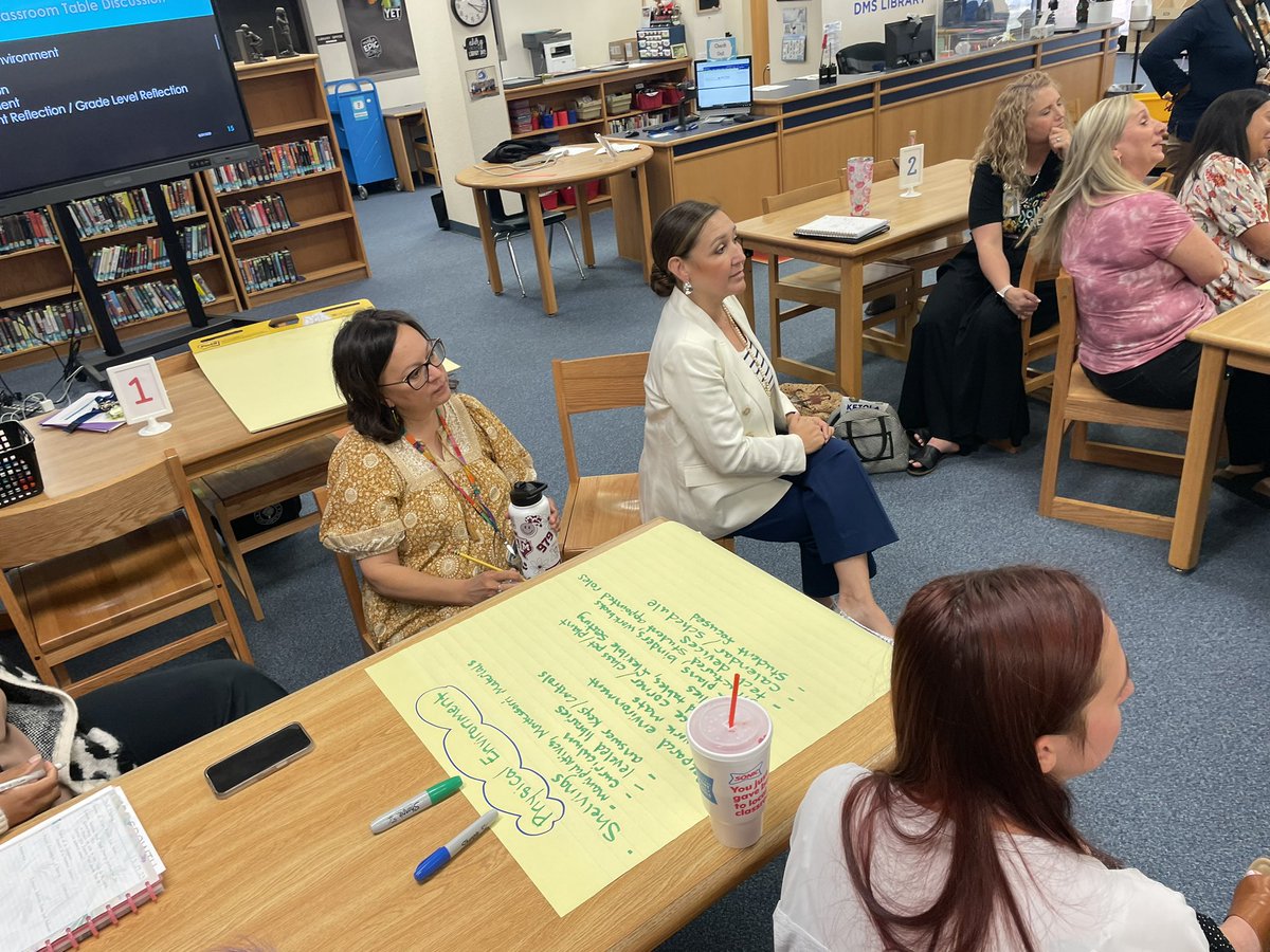 DaggMontFWISD's tweet photo. Collaborating the profile of a classroom! Holding high expectations for each other and our students. @Torius100  #WeLeadTx @dbenavidez2 @TEPSAtalk #OneFortWorth https://t.co/vj1aeLJWzI