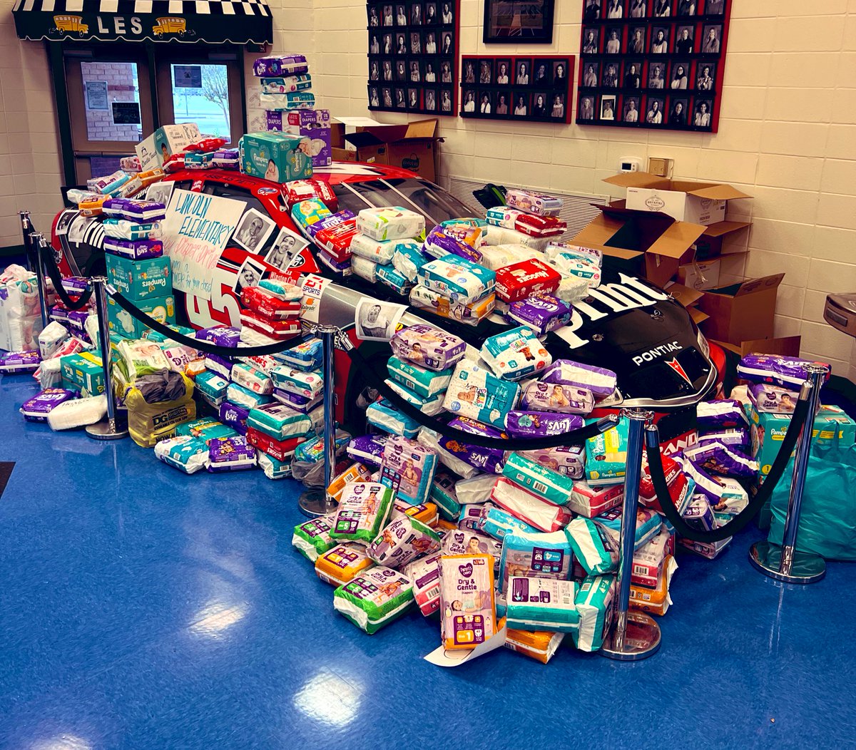 Laurie Mills (@millsleaders) on Twitter photo The count is not complete, but one thing is for certain. When you tell the families of Lincoln Elementary that you need their help, they go ALL OUT! Our families are #TopFuel! <a href="/TCBOE_LES/">Lincoln Elementary</a> <a href="/TCBOE/">Talladega Co Schools</a> The count is not complete, but one thing is for certain. When you tell the families of Lincoln Elementary that you need their help, they go ALL OUT! Our families are #TopFuel! <a href="/TCBOE_LES/">Lincoln Elementary</a> <a href="/TCBOE/">Talladega Co Schools</a>