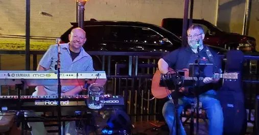 DAvolios's tweet photo. Tonight.. We are featuring Route 33! Stop by for some great food , drinks and music! 
9570 Transit Rd ~ East Amherst 
6-9pm

#davolio #yum #whatsfordinner https://t.co/dLAlsXtUaE