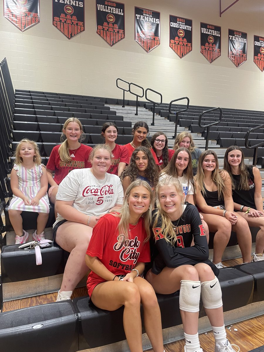 wcsRHSat's tweet photo. Loved going to support our teammates and the rest of the volleyball team tonight! ❤️🐺❤️ @RaptorsVolley https://t.co/rSKVYK70uK