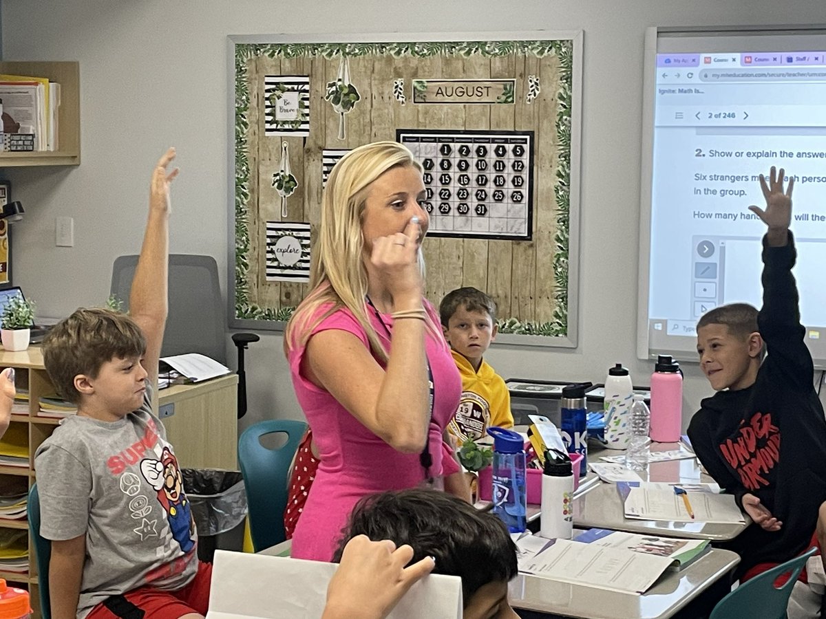 Teaching and learning going strong at <a href="/EdgewaterAACPS/">Edgewater Elementary</a> today! Thanks <a href="/AACPSSupt/">AACPSSupt</a> Dr. Bedell for making it a memorable visit! #AACPSAwesome #AACPSFamily #BelongGrowSucceed