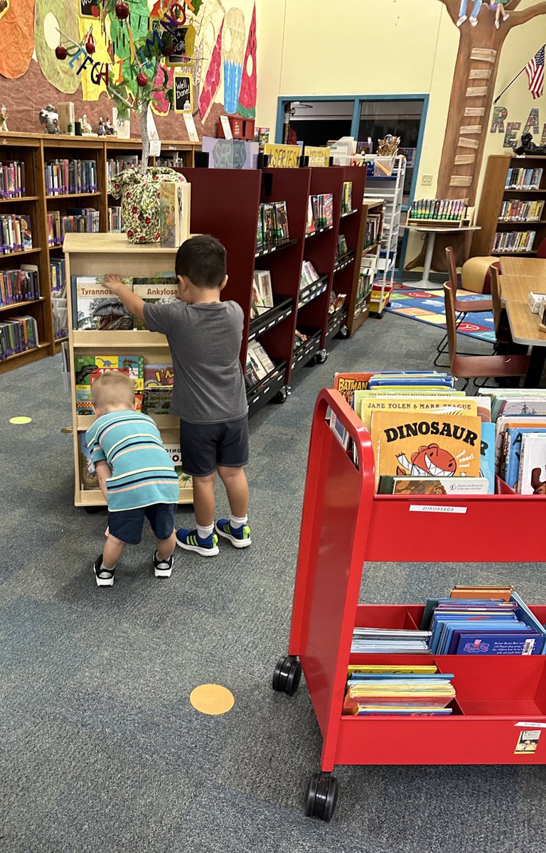 Lakeside Reads tweet media