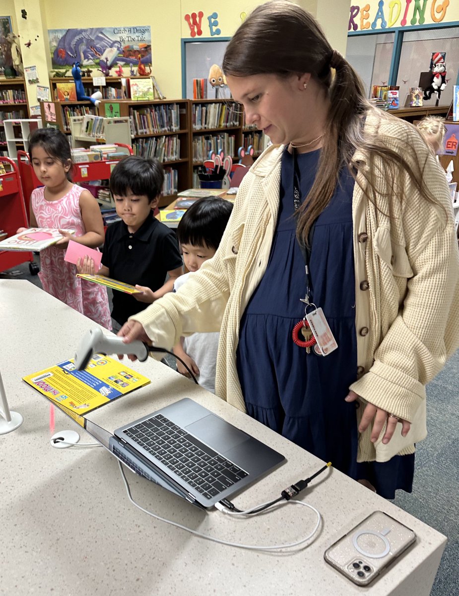 What’s more exciting than watching Kindergarteners check out?  ………..  Nope, I can’t think of anything either. #LakesideCoppell  #cisdlib