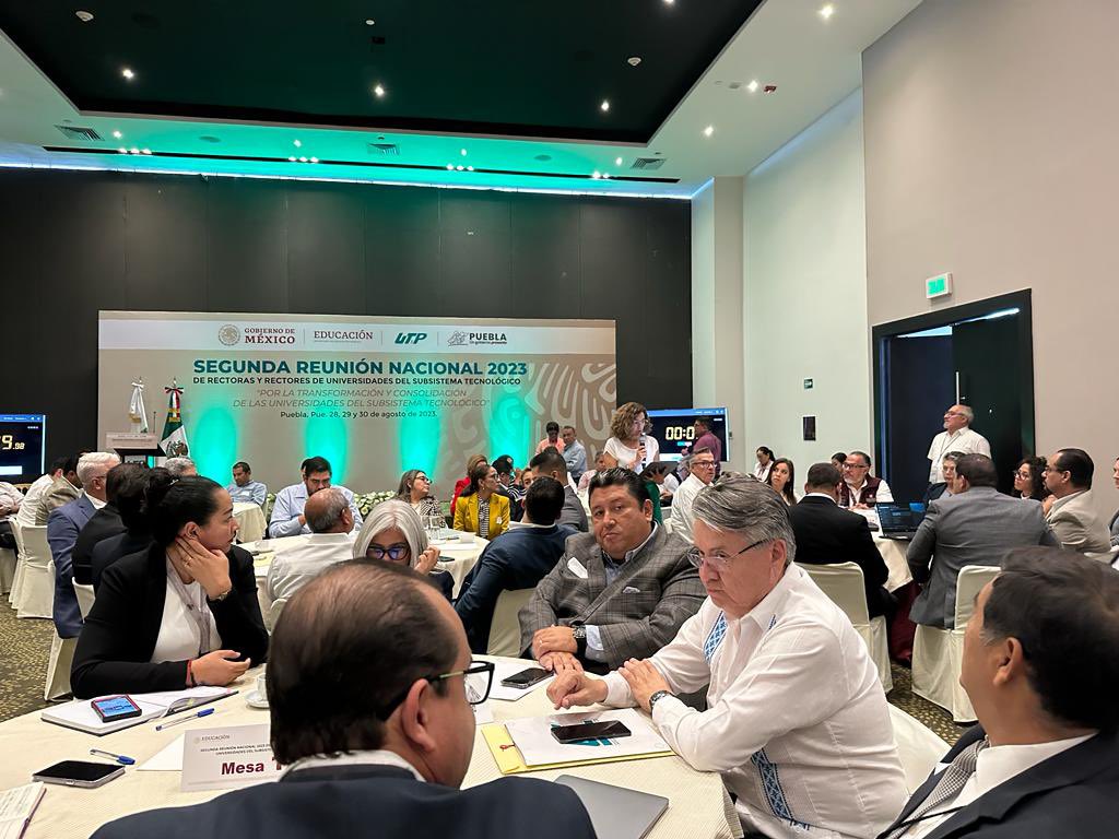 UTFVoficial's tweet photo. Segundo día de trabajo en la Reunión Nacional de Rectores y Rectoras del Subsistema Tecnológico. Seguimos trabajando para superar los retos a los que nos enfrentamos en la actualidad. #SomosDragones #SomosUTFV https://t.co/SQa7hHbXmh