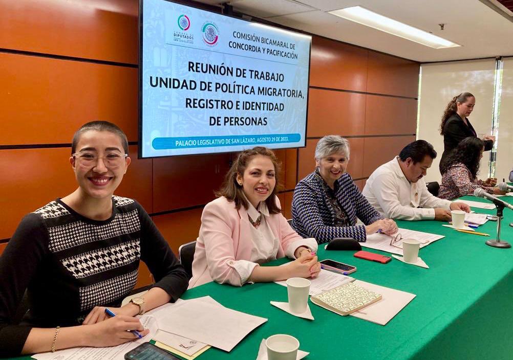 RocioGonzalezH8's tweet photo. Asisto a la Comisión Bicamaral de Concordia y Pacificación #COCOPA en la @Mx_Diputados para hablar del #DFI, un fenómeno que impacta en múltiples dimensiones la vida de las personas, tanto de las comunidades de origen, como de las comunicades de destino @heesselpv @GabGSalas https://t.co/l6akmMelRh