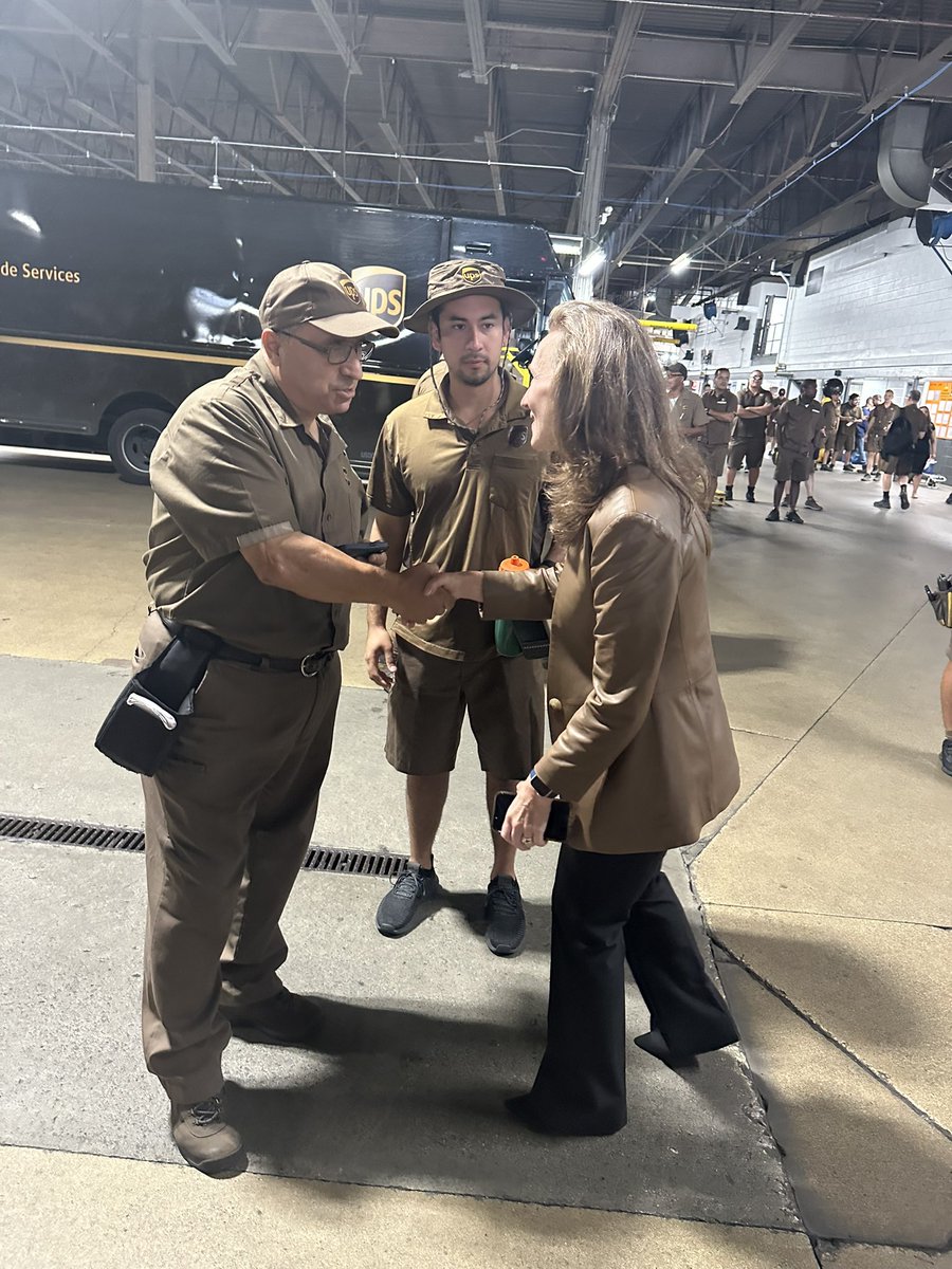 UPS  Founders Day celebrating 116 years with Laura Lane in Central Plains with the Northeast Division. <a href="/darron4life/">Antwinette Scaife</a> <a href="/CarlosRHuezo/">Carlos Huezo</a> <a href="/CP_UPSers/">Central Plains</a> <a href="/HRGalindoUPSers/">Luis</a> <a href="/CarolBTome/">Carol Tomé</a> <a href="/UPSers/">UPSers</a>