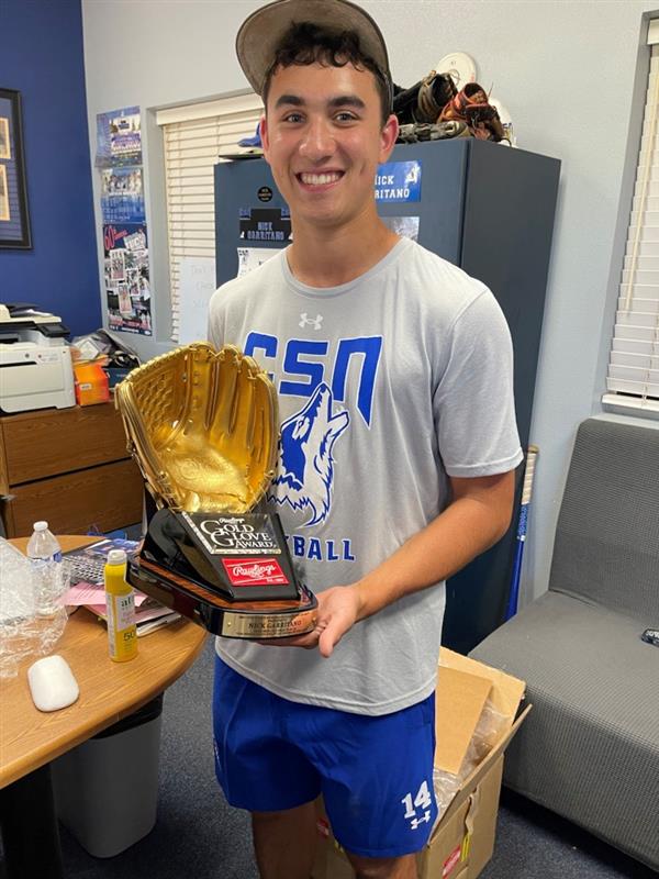 That #GoldenGlove smile when you win a 2023 NJCAA DI Baseball ABCA/Rawlings Gold Glove Award® Congrats #CSNCoyote Nick Garritano, Jr. !