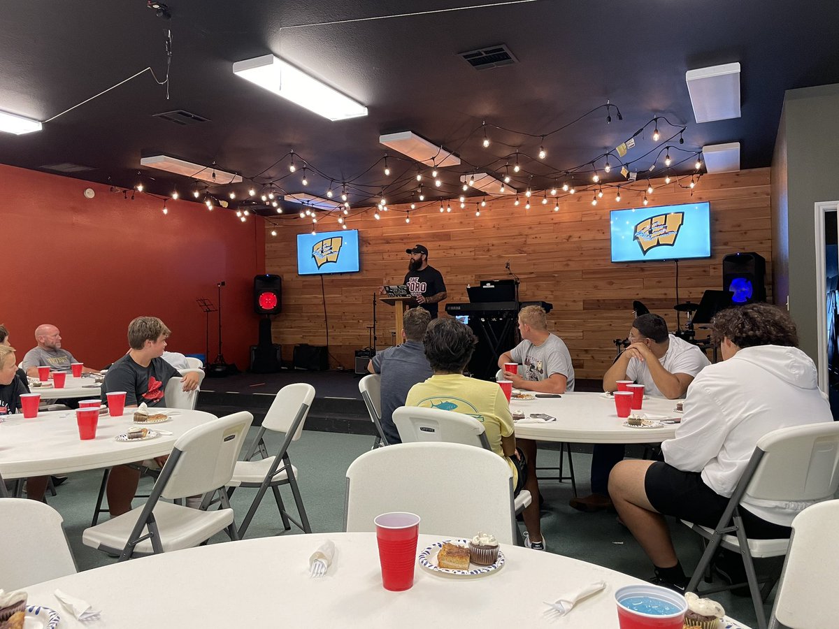 WISDBearcats's tweet image. Very thankful for a community that takes care of the Cats!!! Team dinner tonight at OneChurch Whitesboro!! Thank you for all that make it possible! #TheBoro #BOROTUFF #WeOverMe23